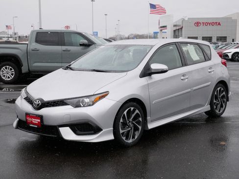 Used 2017 Toyota Corolla iM image 3