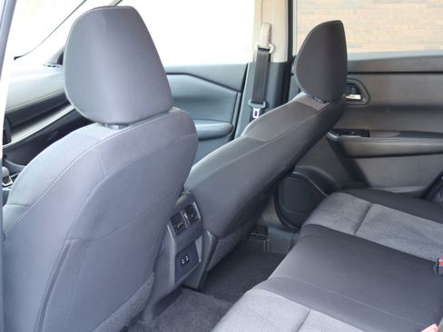 Used 2024 Nissan Rogue SV AWD/4WD image 16