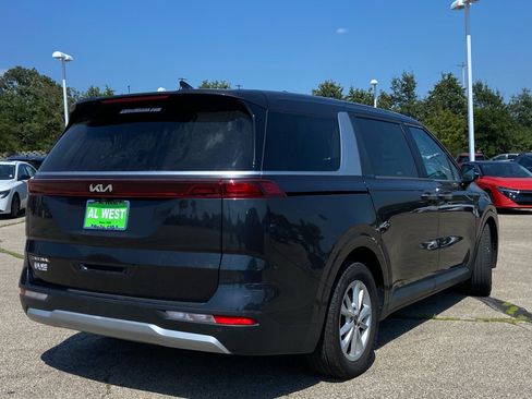 Used 2024 Kia Carnival LX FWD image 3