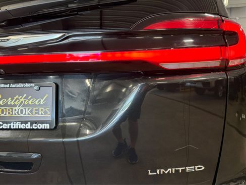 Used 2023 Chrysler Pacifica Limited FWD image 53