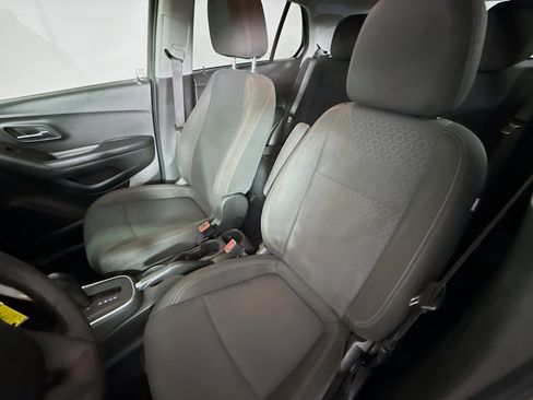 Used 2022 Chevrolet Trax LS w/ Tint and Cruise Package image 24