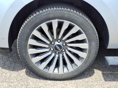Used 2018 Lincoln Navigator Reserve w/ Technology Package AWD/4WD image 9