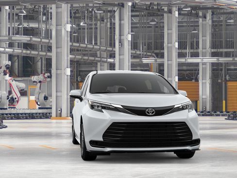 New 2026 Toyota Sienna LE FWD image 18