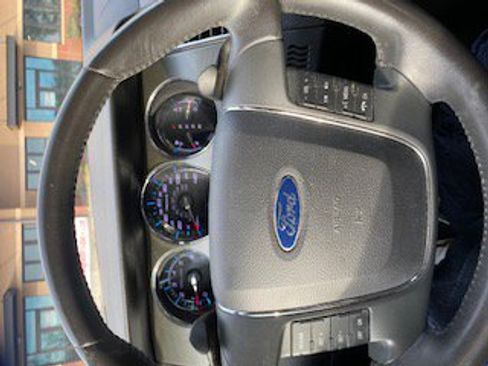 Used 2011 Ford Taurus SEL w/ 201A Rapid Spec Order Code image 4