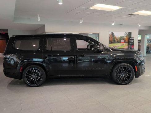 Used 2022 Jeep Grand Wagoneer Series II AWD/4WD image 4