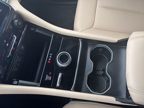 Used 2024 Jeep Grand Cherokee L Limited w/ Black Appearance Package image 17