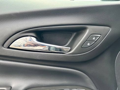 Used 2024 Chevrolet Equinox LT AWD/4WD image 13