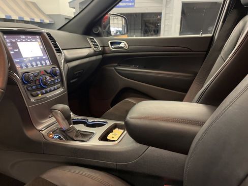 Used 2018 Jeep Grand Cherokee Laredo image 14