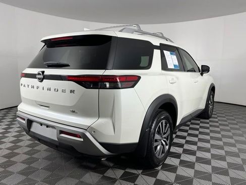 Used 2023 Nissan Pathfinder SL FWD image 12