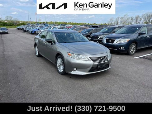 Used 2015 Lexus ES 350 w/ Luxury Package FWD image 3