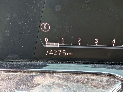 Used 2021 Cadillac Escalade Premium Luxury AWD/4WD image 18