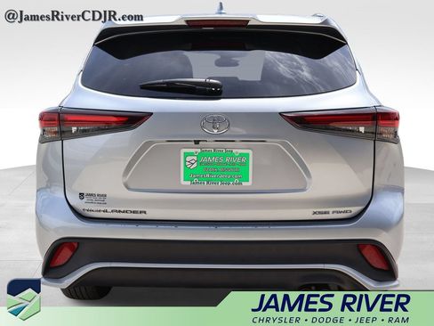 Used 2025 Toyota Highlander XSE AWD/4WD image 4