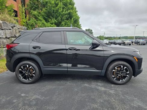 Used 2023 Chevrolet TrailBlazer LT w/ Convenience Package AWD/4WD image 2