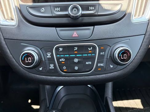 Used 2019 Chevrolet Malibu LT FWD image 14