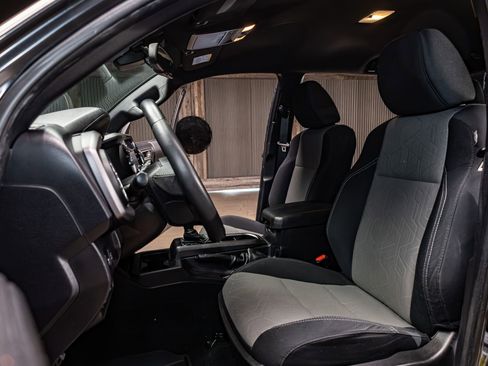 Used 2023 Toyota Tacoma TRD Sport w/ Advanced Technology Package image 19