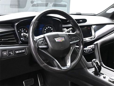 Used 2022 Cadillac XT6 Sport w/ LPO, ONYX Package image 23