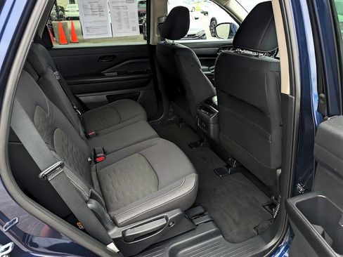 Used 2025 Nissan Pathfinder SV AWD/4WD image 13