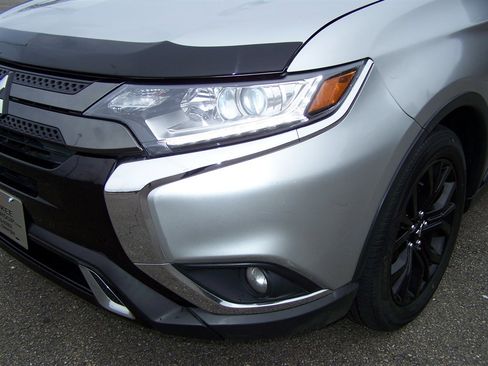 Used 2019 Mitsubishi Outlander LE image 18