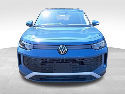 New 2025 Volkswagen Tiguan SE AWD/4WD image 2