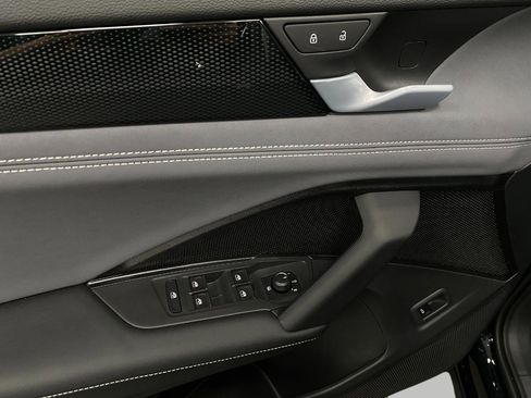 New 2025 Volkswagen Tiguan SE image 28