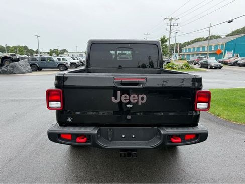 Used 2023 Jeep Gladiator Rubicon w/ Cold Weather Group AWD/4WD image 7