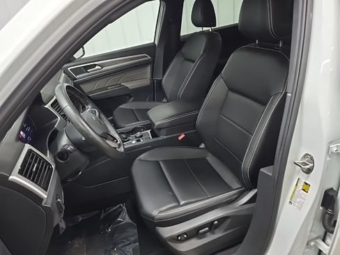 Used 2023 Volkswagen Atlas Cross Sport SE AWD/4WD image 30