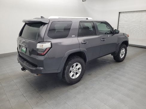 Used 2018 Toyota 4Runner SR5 AWD/4WD image 10