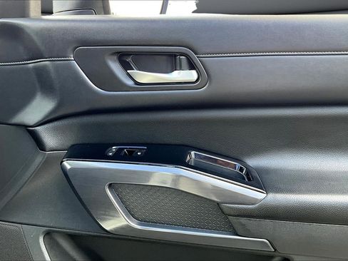 Used 2023 Nissan Pathfinder SL image 28