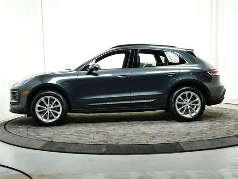 Used 2025 Porsche Macan image 2