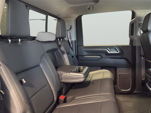 Used 2025 GMC Sierra 2500 SLT w/ SLT Premium Package image 15