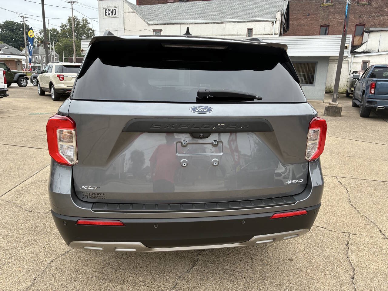 Used 2021 Ford Explorer XLT w/ Equipment Group 202A AWD/4WD image 9