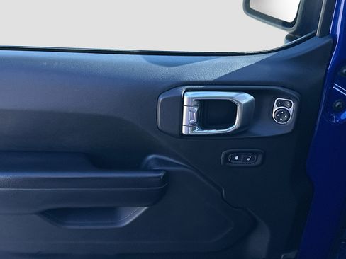 Used 2019 Jeep Wrangler Sport S image 17