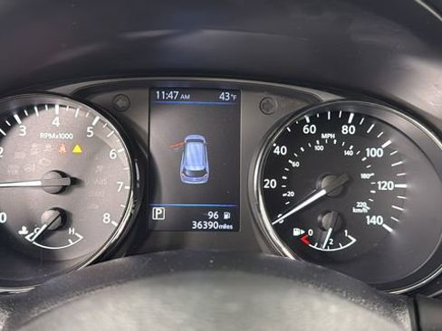 Used 2020 Nissan Rogue SV image 21