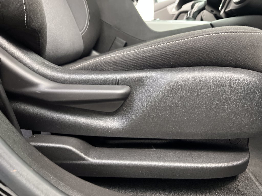 Used 2025 Chevrolet Blazer LT FWD image 29