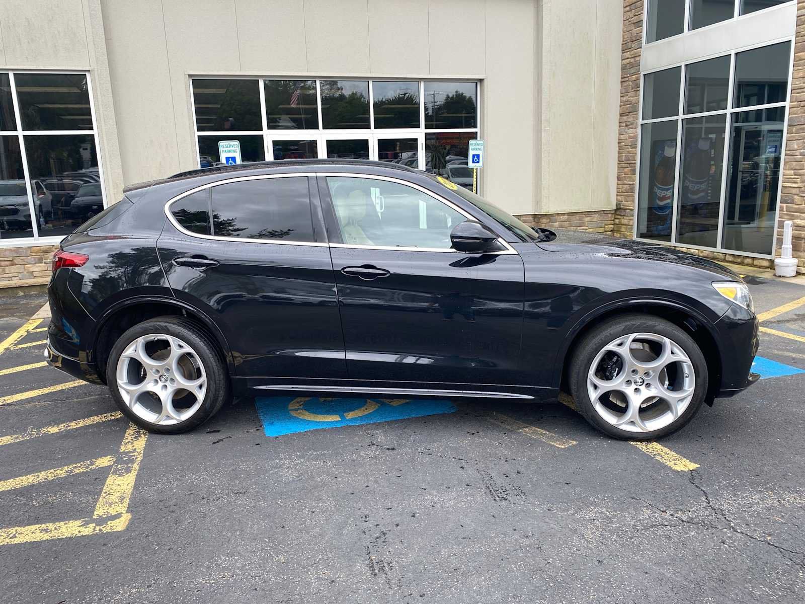Used 2023 Alfa Romeo Stelvio Ti Lusso w/ Quick Order Package 22X Lusso AWD/4WD image 14