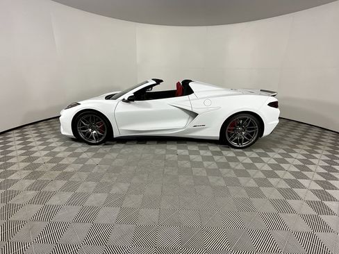 Used 2024 Chevrolet Corvette Z06 image 3