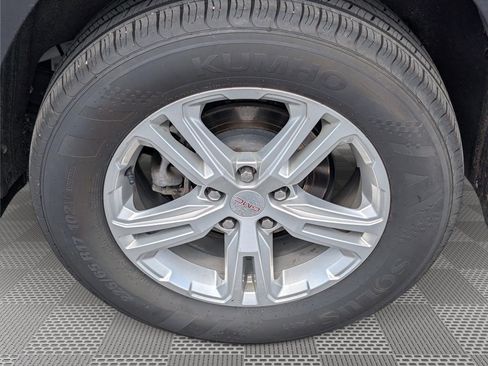 Used 2024 GMC Terrain SLE FWD image 10