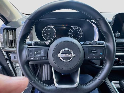 Used 2023 Nissan Pathfinder SV AWD/4WD image 11