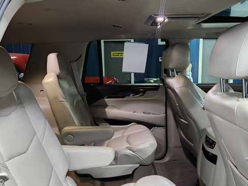 Used 2015 Cadillac Escalade Premium image 17