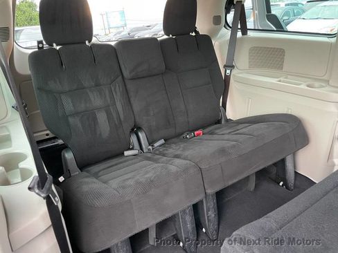 Used 2015 Dodge Grand Caravan American Value Package FWD image 16