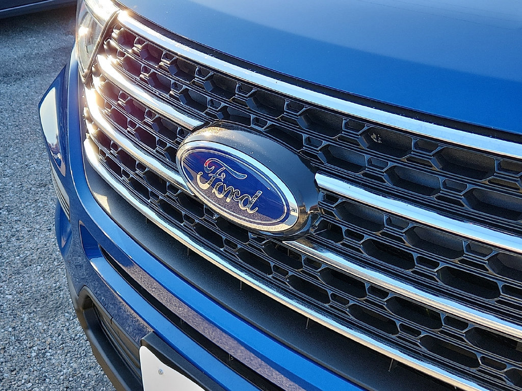 Used 2023 Ford Explorer XLT AWD/4WD image 4