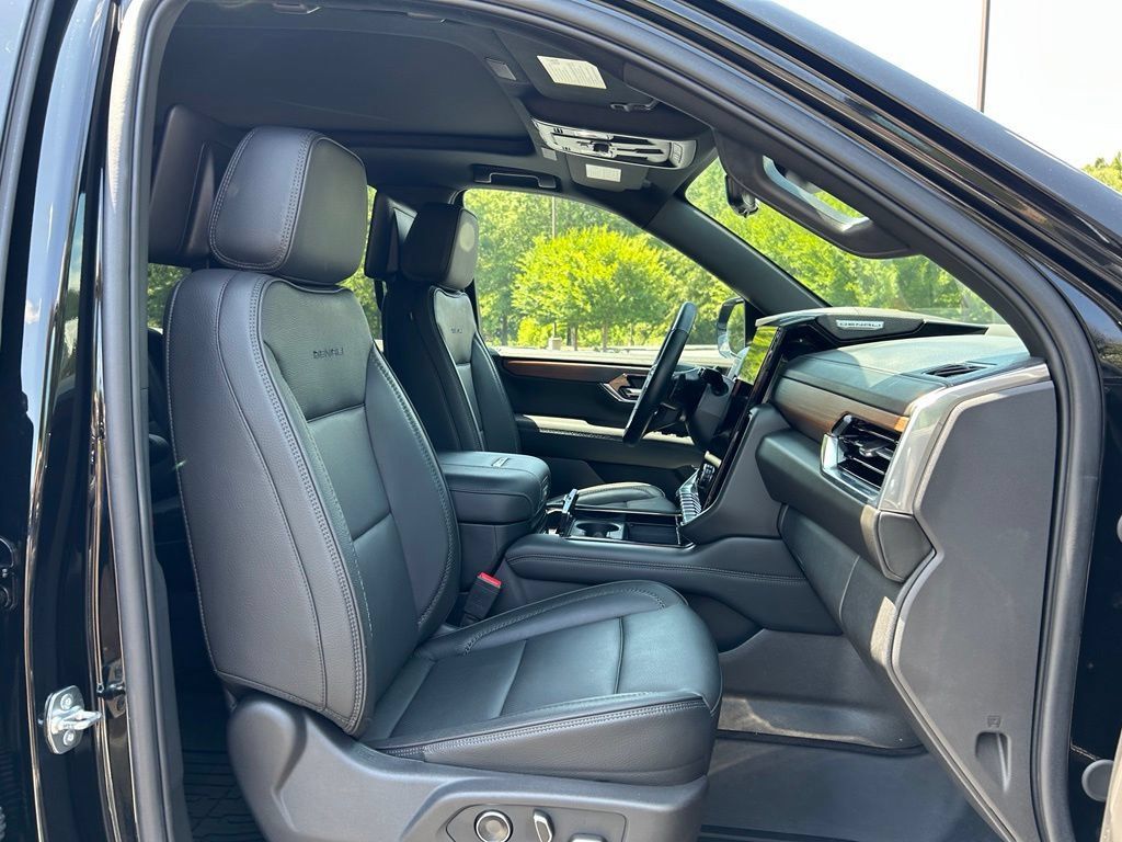 Used 2025 GMC Yukon Denali w/ Denali Reserve Package RWD image 58