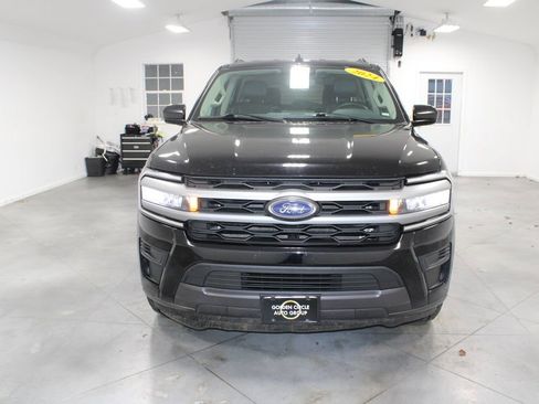 Used 2024 Ford Expedition Max XLT image 3