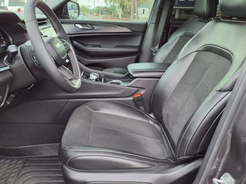 Used 2024 Jeep Grand Cherokee L Altitude image 12