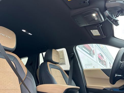 New 2025 Chevrolet Equinox ACTIV w/ Safety and Technology Package image 17