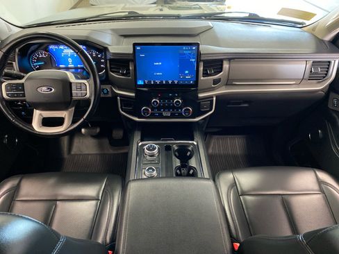 Used 2023 Ford Expedition Max XLT image 13