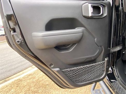 Used 2022 Jeep Wrangler Unlimited Rubicon image 13