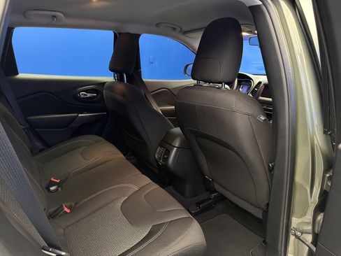 Used 2019 Jeep Cherokee Latitude w/ Popular Appearance Group image 24