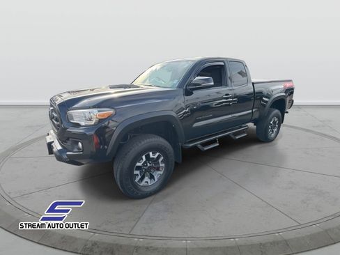 Used 2016 Toyota Tacoma TRD Sport image 7