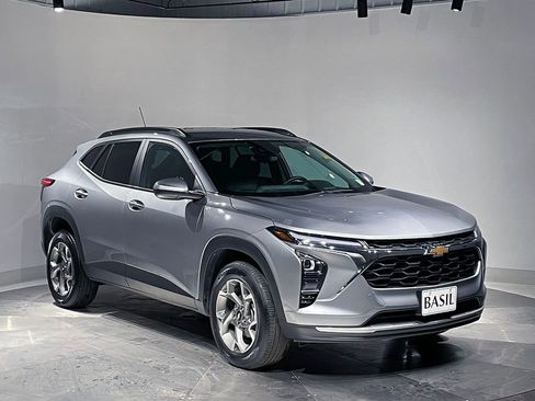 Used 2024 Chevrolet Trax LT w/ Driver Confidence Package image 38